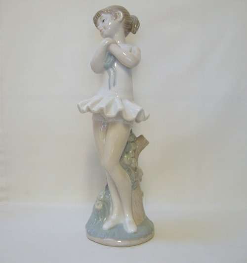 HERITAGE PORCELAIN LLADRO-STYLE 27.5cm BALLET DANCER FIGURINE