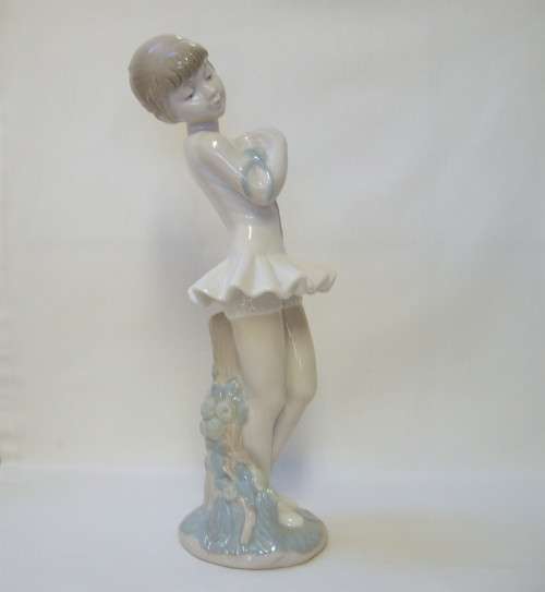 HERITAGE PORCELAIN LLADRO-STYLE 27.5cm BALLET DANCER FIGURINE