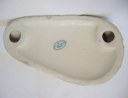 A TIVOLI ORIGINAL LLADRO-STYLE 21.5cm HARLEQUIN TROUBADOUR FIGURINE