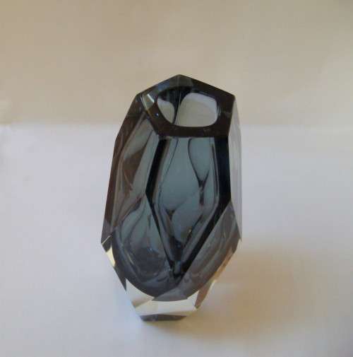VINTAGE SCANDINAVIAN or MURANO FACETED ART GLASS 19cm PENTAGONAL VASE