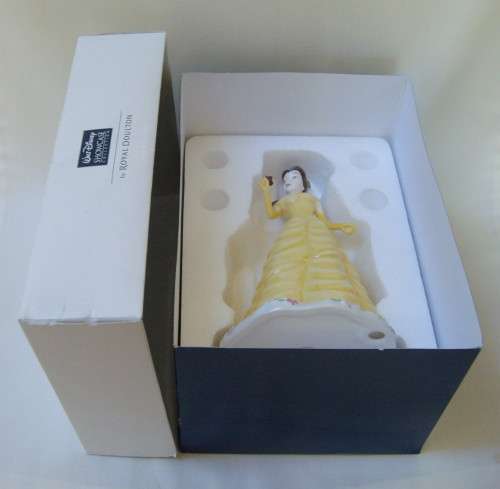 WALT DISNEY SHOWCASE COLLECTION by ROYAL DOULTON 'DISNEY PRINCESSES ~ BELLE' DP3 FIGURINE c2005