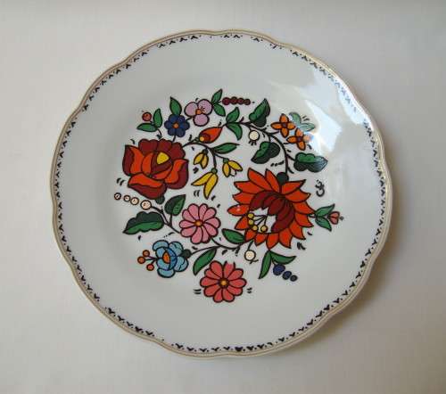VINTAGE ZHONGGUO ZHI ZAO 23.5cm HAND-PAINTED FLORAL DISPLAY PLATE c1984