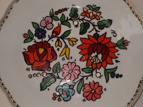 VINTAGE ZHONGGUO ZHI ZAO 23.5cm HAND-PAINTED FLORAL DISPLAY PLATE c1984
