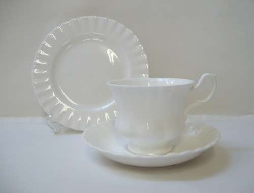 VINTAGE ROYAL ALBERT 'REVERIE' SIX TRIO 18pc  TEASET c1980's