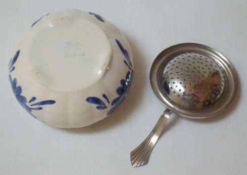 VINTAGE DELFT BLUE BOWL & PLATED-METAL TEA STRAINER