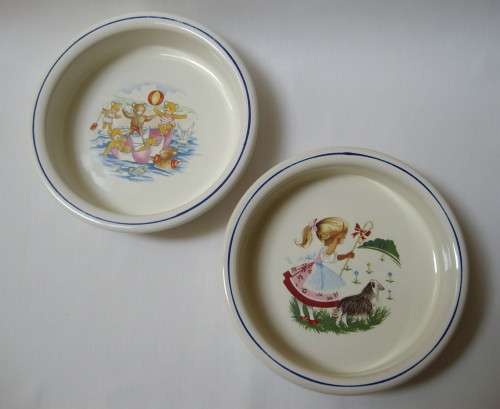 TWO VINTAGE RHODESIAN WILLSGROVE WARE POTTERY NURSERY WARE PORRIDGE BOWLS