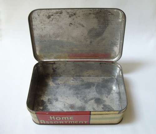 VINTAGE BEACON'S HOME ASSORTMENT SWEETS TIN
