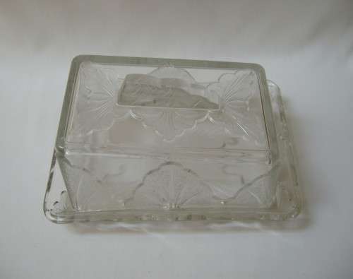 VINTAGE PRESSED GLASS BUTTER or CHEESE DISH & COVER