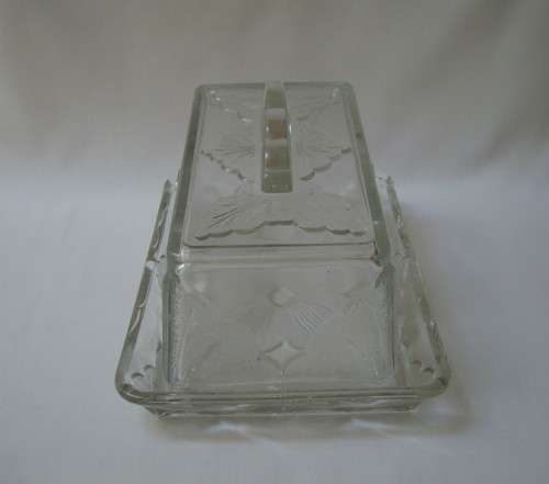 VINTAGE PRESSED GLASS BUTTER or CHEESE DISH & COVER