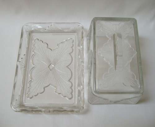 VINTAGE PRESSED GLASS BUTTER or CHEESE DISH & COVER