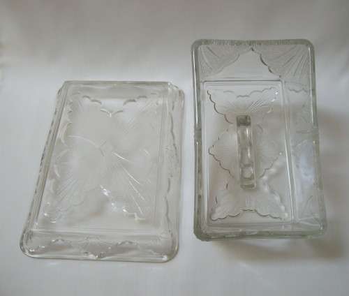 VINTAGE PRESSED GLASS BUTTER or CHEESE DISH & COVER