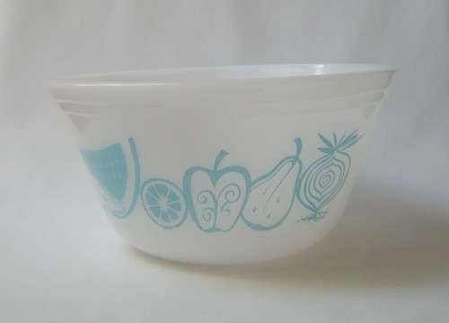 VINTAGE RETRO AMERICAN FEDERAL OVEN WARE MILK GLASS 20cm MIXING BOWL c1960s