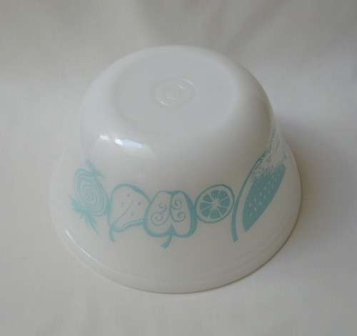 VINTAGE RETRO AMERICAN FEDERAL OVEN WARE MILK GLASS 20cm MIXING BOWL c1960s