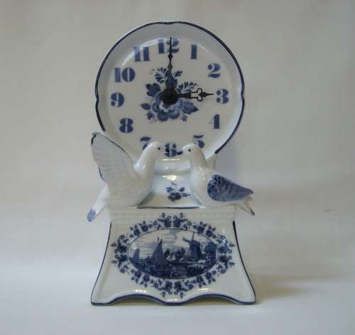 VINTAGE OUDE MOLEN DELFT BLUE 'WINDMILL & DOVES' MANTEL CLOCK ~ Not Working!!!