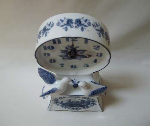 VINTAGE OUDE MOLEN DELFT BLUE 'WINDMILL & DOVES' MANTEL CLOCK ~ Not Working!!!