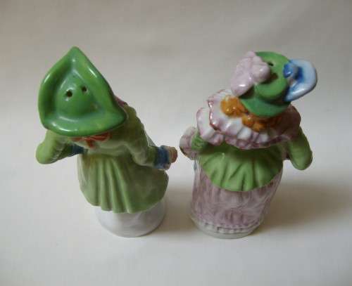 VINTAGE EXTRA LARGE FIGURAL SALT & PEPPER SET