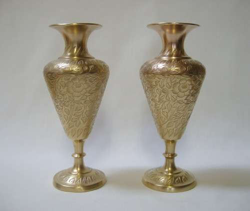 PAIR OF VINTAGE INDIAN BRASS 15.5cm VASES