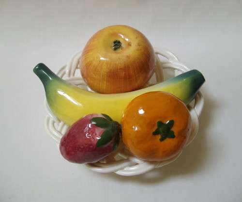 VINTAGE SPANISH MAJOLICA BASKET WITH ASSORTED FRUIT ~ Chipped!!!