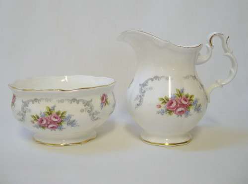VINTAGE ROYAL ALBERT 'TRANQUILLITY' SUGAR BOWL & MILK JUG SET