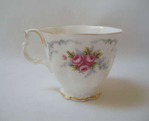 VINTAGE ROYAL ALBERT 'TRANQUILLITY' TEA CUP