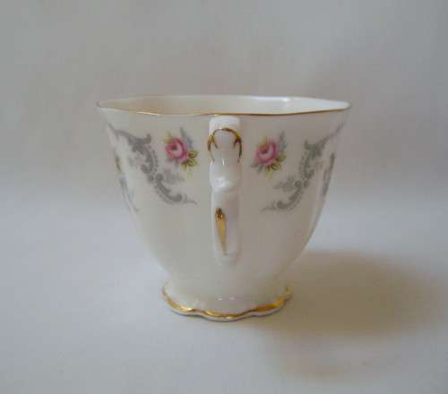 VINTAGE ROYAL ALBERT 'TRANQUILLITY' TEA CUP