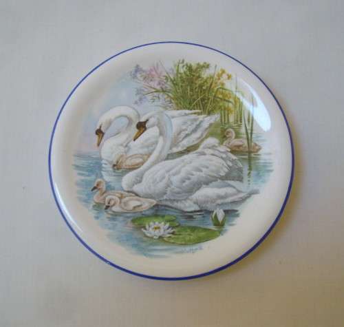 VINTAGE AB CERAMICS 'SWANS' 9.5cm MINIATURE PLATE