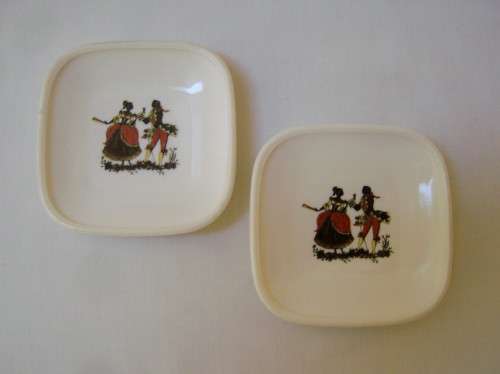 TWO VINTAGE OPALINE EXPORT ITALIA GLASS PIN DISHES