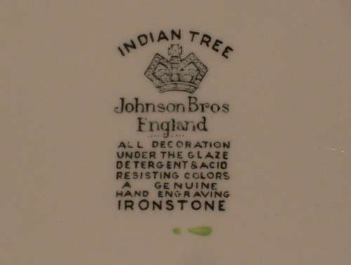 VINTAGE JOHNSON BROTHERS 'INDIAN TREE' 22cm LUNCHEON PLATE (1 of 2 available)