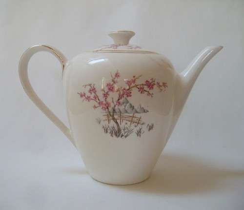 VINTAGE J & G MEAKIN 'ONE FINE DAY' COFFEE POT & LID c1948+
