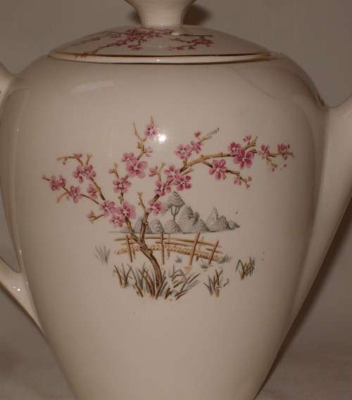 VINTAGE J & G MEAKIN 'ONE FINE DAY' COFFEE POT & LID c1948+