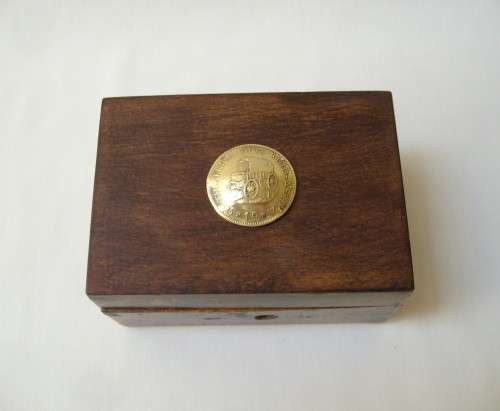 VINTAGE WOODEN SAVINGS MONEY BOX & KEY