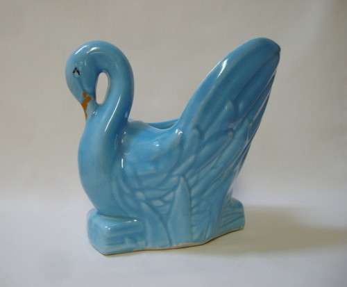 VINTAGE LUCIA WARE No: 2072 SWAN VASE c1940s ~ Rusted Interior!
