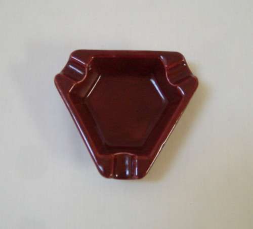 VINTAGE LUCIA WARE BURGUNDY ASHTRAY c1940's