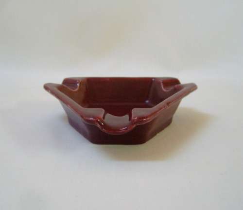 VINTAGE LUCIA WARE BURGUNDY ASHTRAY c1940's