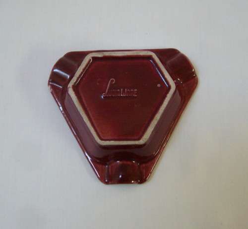 VINTAGE LUCIA WARE BURGUNDY ASHTRAY c1940's