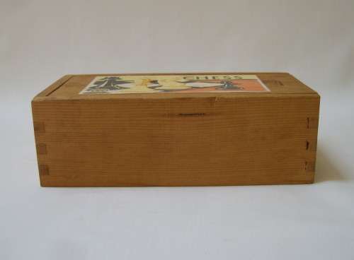 VINTAGE K & C LTD LONDON BOXED SET OF WOODEN CHESS PIECES c1960s