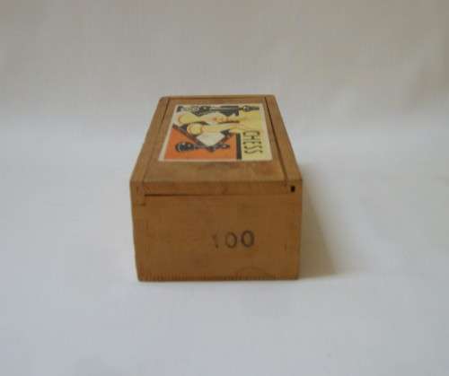 VINTAGE K & C LTD LONDON BOXED SET OF WOODEN CHESS PIECES c1960s