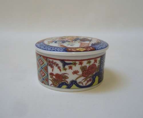 VINTAGE JAPANESE IMARI-STYLE 5.5cm TRINKET BOX & COVER