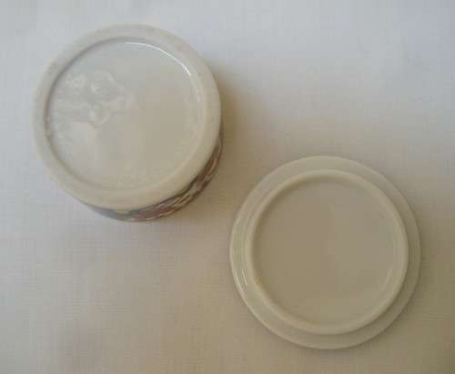 VINTAGE JAPANESE IMARI-STYLE 5.5cm TRINKET BOX & COVER