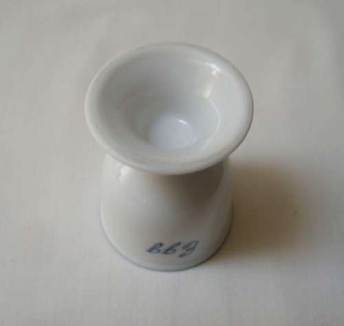 VINTAGE BLUE & WHITE PORCELAIN EGG CUP