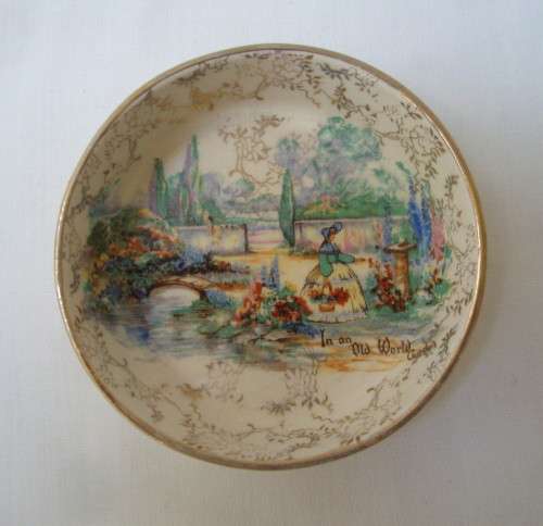 VINTAGE LANCASTER & SANDLAND ENGLISH WARE 'IN AN OLD WORLD GARDEN' 8cm PIN DISH c1944