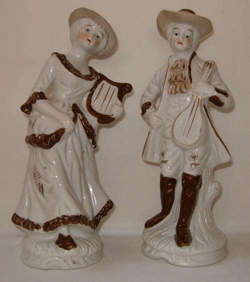 PAIR OF PORCELAIN MUSICIAN FIGURINES