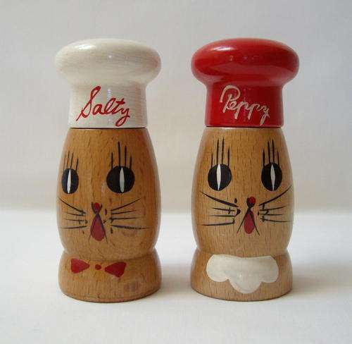 VINTAGE WOOD CRAFT 'CHEF'S' SALT & PEPPER SET c1950's
