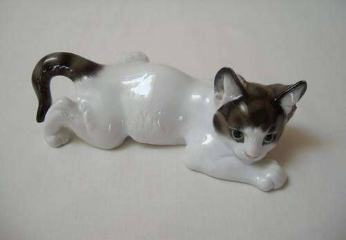VINTAGE PORCELAIN CAT FIGURINE by THEODOR KARNER for ROSENTHAL