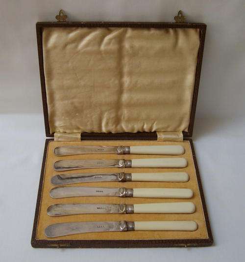 SET OF SIX VINTAGE SILVER PLATED BUTTER KNIVES c1930's