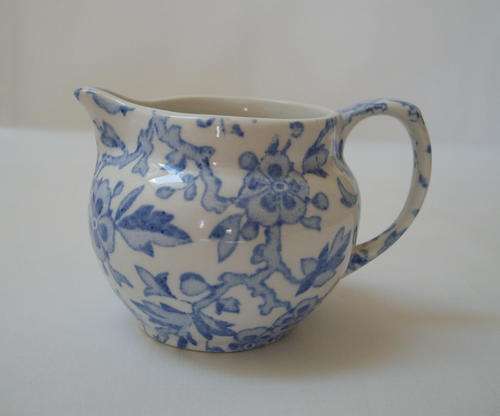 THE NATIONAL TRUST BURLEIGH COLLECTION BLUE & WHITE CREAMER