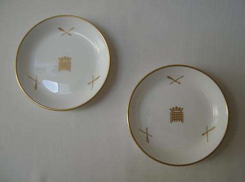 TWO VINTAGE ROYAL WORCESTER 'COMMONWEALTH PARLIAMENTARY ASSOCIATION' PIN DISHES