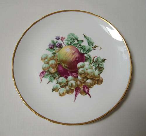 VINTAGE TUSCAN 'ORCHARD FRUITS' 20.5cm PLATE c1947+ (1 of 2 available)
