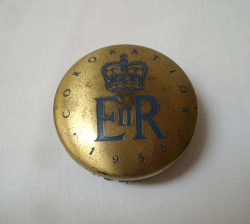 VINTAGE 'QUEEN ELIZABETH II CORONATION JUNE 2ND 1953' COMMEMORATIVE BRASS BRUSH