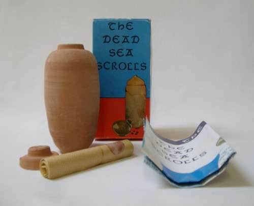 VINTAGE BOXED JEAN CHAVOUSHIAN SOUVENIR OF THE DEAD SEA SCROLLS